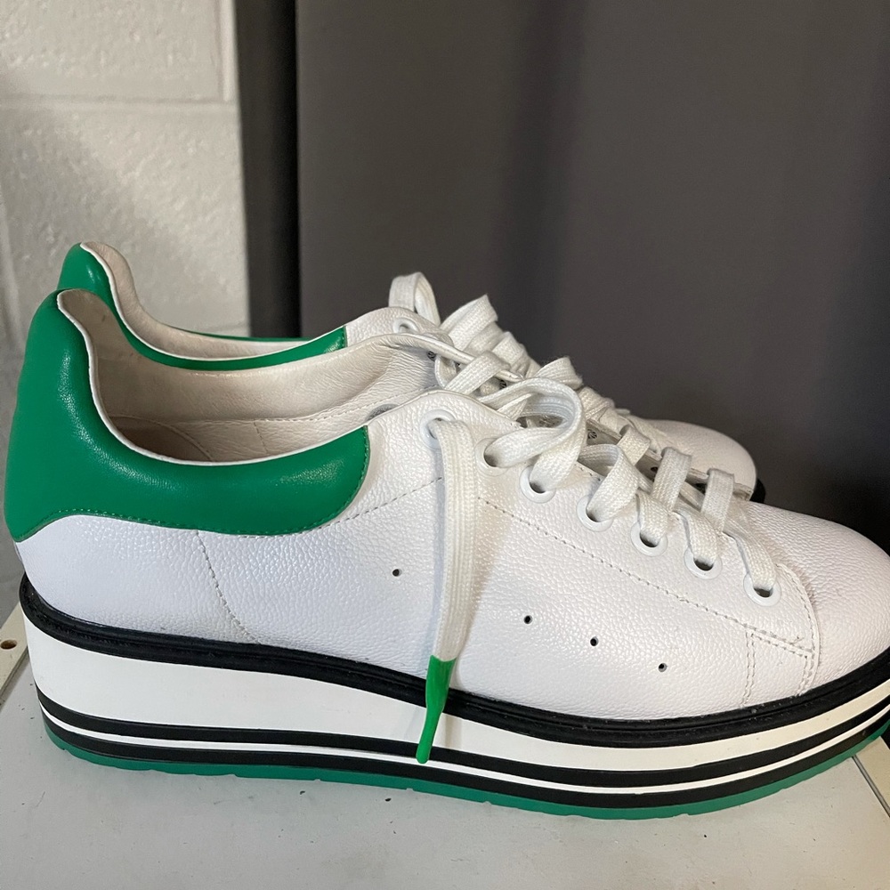 Amazing Silent D platform Sneaks!